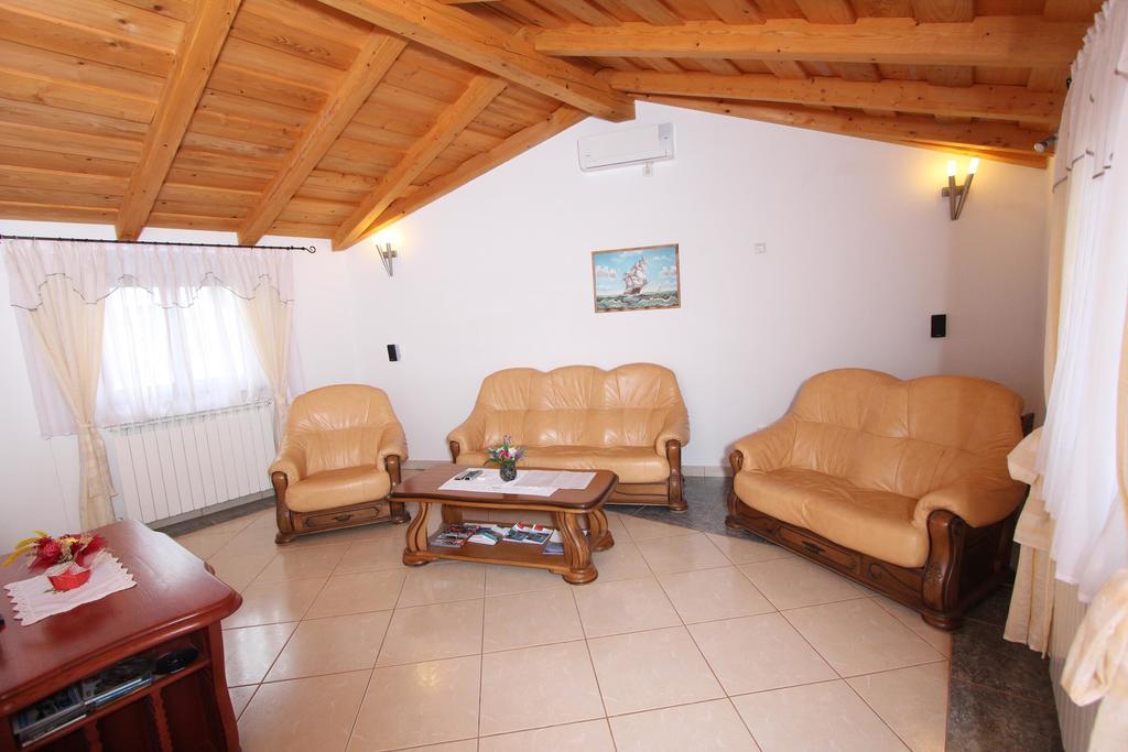 Guest House Liliana روفينج الغرفة الصورة